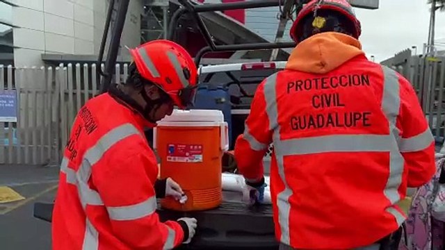 Protección Civil de Guadalupe lleva chocolate por bajas temperaturas en Hospital