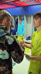 El detalle de Dani Olmo con los juveniles del Dinamo de Zagreb
