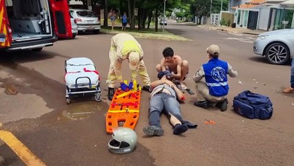 Motociclista se envolve em forte colisão com Hilux no Bairro Canadá