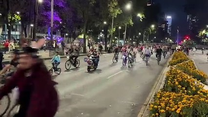 Realizan con gran éxito el Paseo Nocturno Muévete en Bici del Día de Muertos