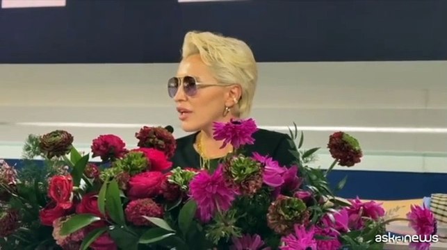Sanremo, Serena Brancale in sala stampa canta Anema e Core