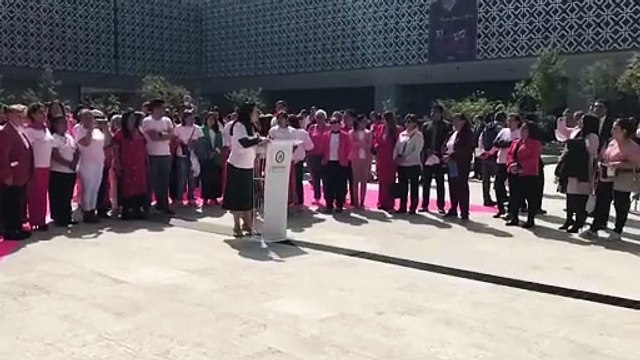San Lázaro se une en lazo humano rosa por en apoyo al Cáncer de Mama