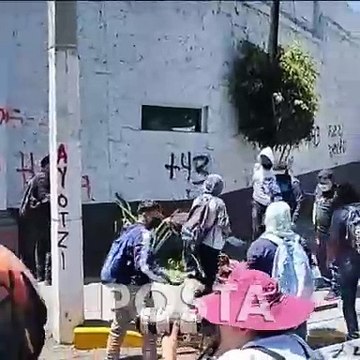 Protestan familiares de los 43 normalistas de Ayotzinapa; exigen justicia