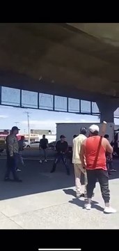 Arman riña vendedores ambulantes en estación Toluca del Tren Interurbano