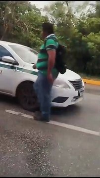 VIDEO: Golpean taxistas a conductor de Uber discapacitado en Cancún
