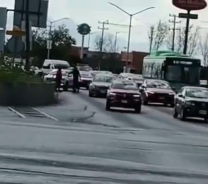 Violenta pelea entre conductores en Apodaca (VIDEO)