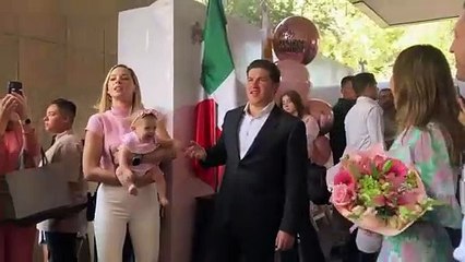 Le llevan mariachis a Marilú García, esposa de Colosio a Palacio Municipal