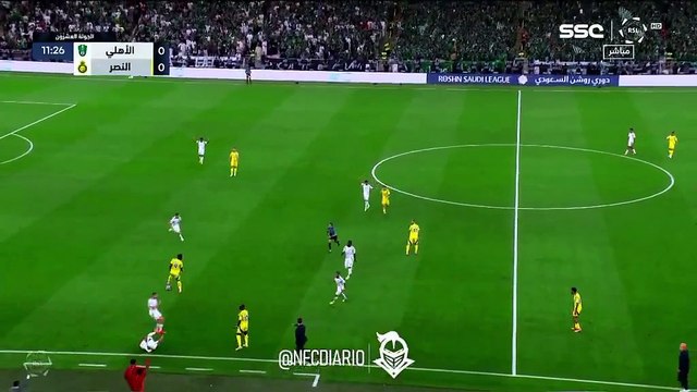 شاهد تدخل قوي من ساديو ماني على رياض محرز