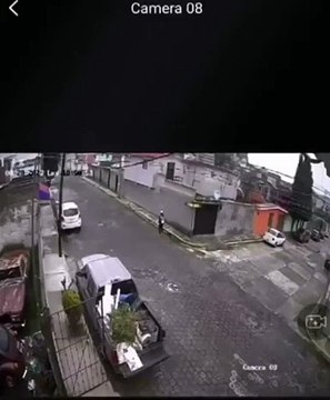 VIDEO: Estudiante logra salvarse de asalto en Toluca