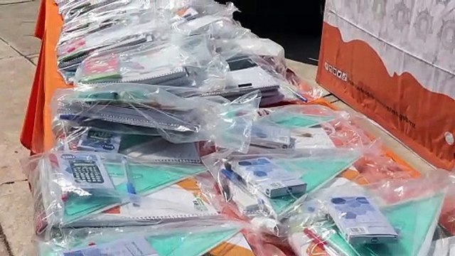 Entrega Jesús Nava útiles escolares a 876 hijos de policías de Santa Catarina