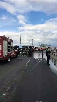 Pipa de gas LP vuelca en Puente de la Concordia de Iztapalapa