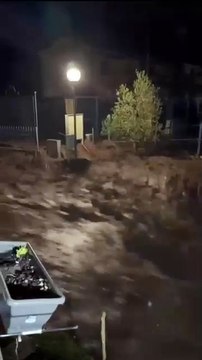 Alluvione all'Isola d'Elba, le strade diventano fiumi in piena