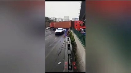 VIDEO: Libra trailero asalto, pero no accidente en el México-Querétaro