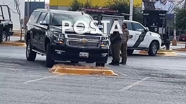 Hallan camioneta de Tamaulipas con armamento en centro comercial de Apodaca