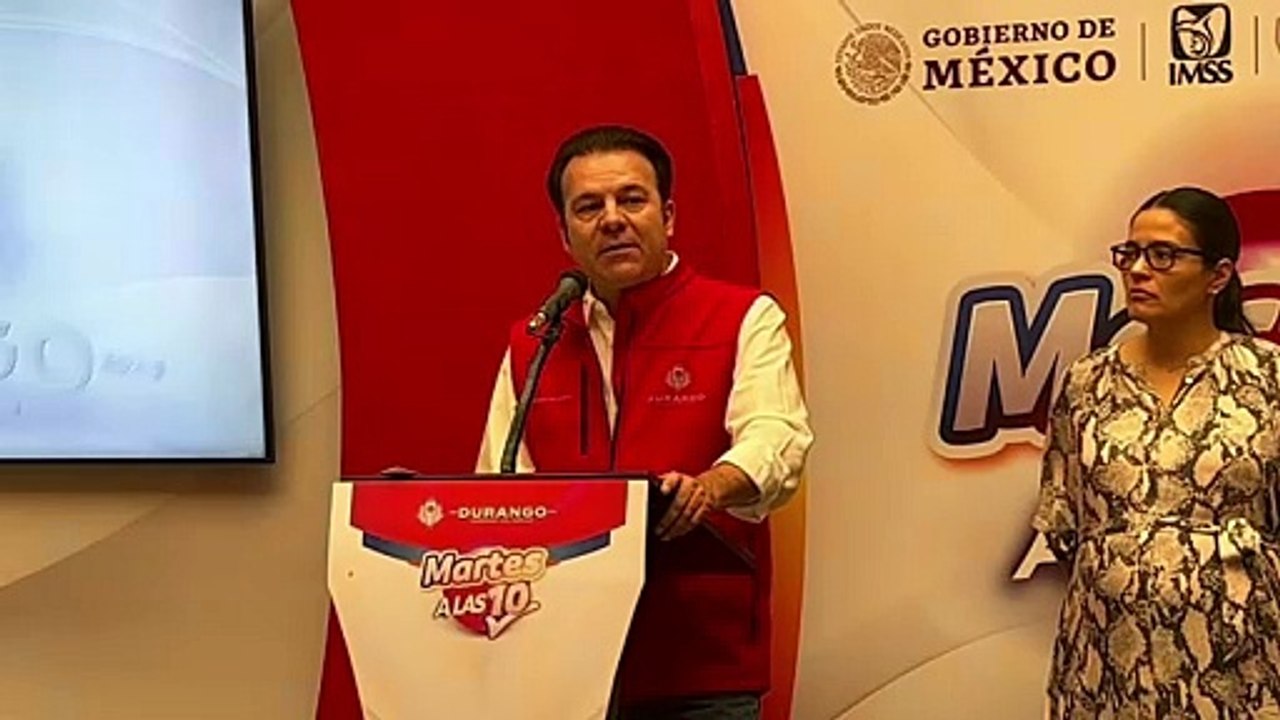 Analizan libros de texto antes de sacarlos a las aulas