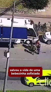 Policial militar salva bebezinha engasgada