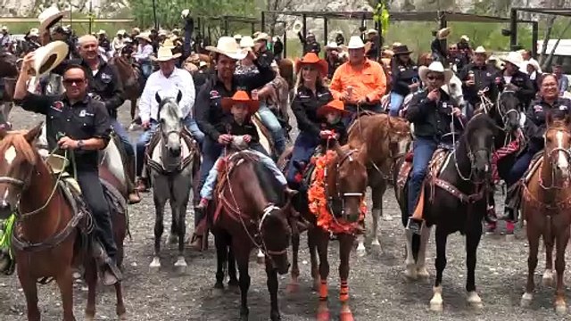 Reúne Gran Cabalgata de Santa Catarina más de 700 jinetes en La Huasteca