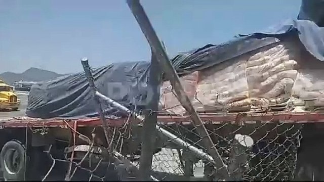 Choca tráiler sin frenos contra caseta de cobro de autopista en Santa Catarina