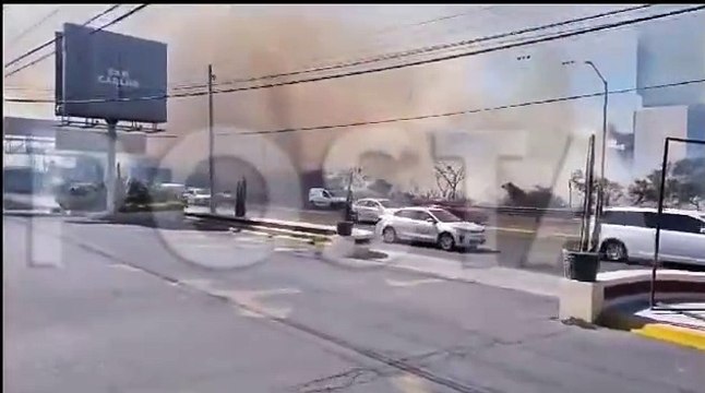 Incendio en el lecho del río Santa Catarina provoca movilización en Monterrey