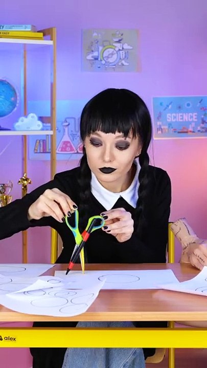 Wednesday's Circle Drawing Trick, Unraveled in Reverse! ✏️🔵 #ASMR #Drawing #Wednesday