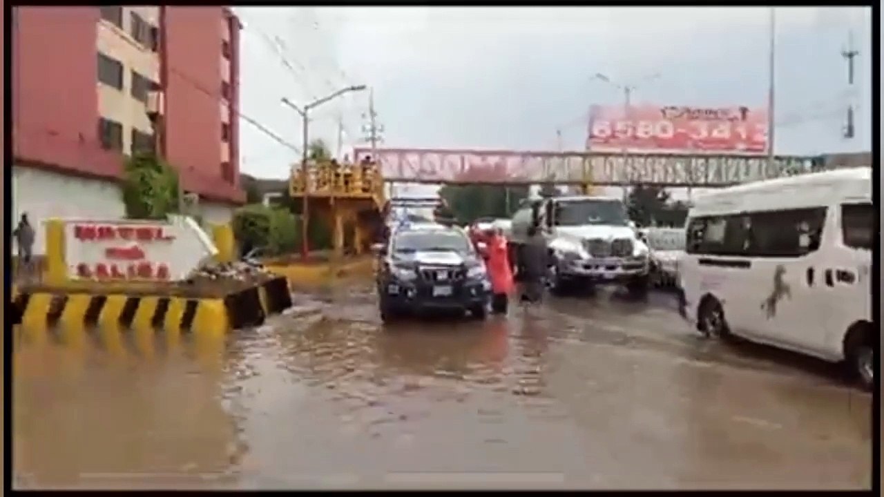 VIDEO: Colapsa lluvia la México-Texcoco en Los Reyes la Paz en Edomex