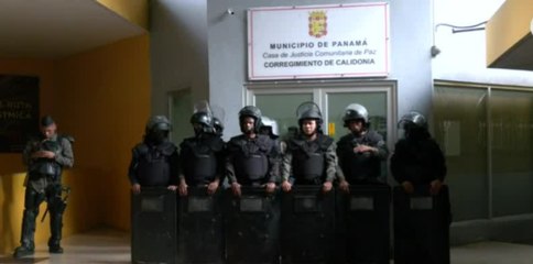 Cientos de trabajadores fueron presentados ante un juez de paz