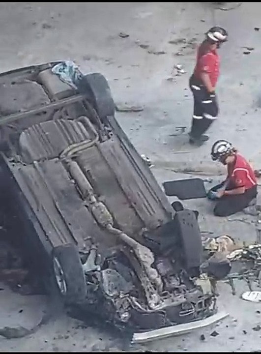 Cae conductor con su auto al arroyo El Obispo en San Pedro