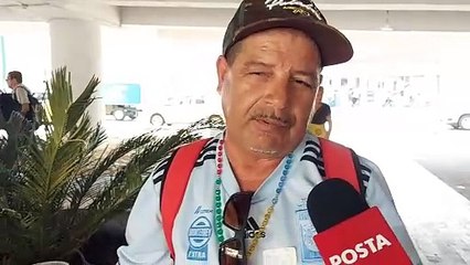 Con todo y calor esperan a sus familiares afuera del Hospital Universitario