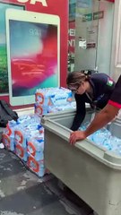 Se hidratan ciudadanos en puntos de enfriamiento instalados por Monterrey