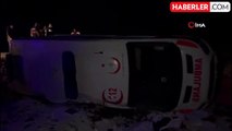 Siverek'te Yoğun Karda Kontrolden Çıkan Ambulans Şarampole Devrildi