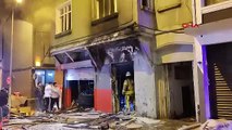 İstanbul- Beyoğlu'nda 3 katlı binanın girişindeki depoda yangın; panik anları kamerada
