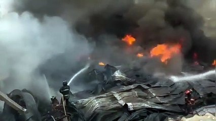 Sofocan bomberos incendio de fábrica de pinturas en Ecatepec
