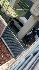 Destrozan unidad de transporte público en Ecatepec por presunta invasión