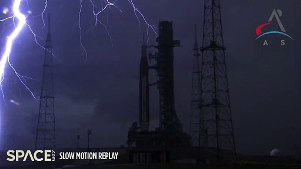 Amazing Lightning Bolt Strikes Near NASA's Artemis 1 Moon Rocket