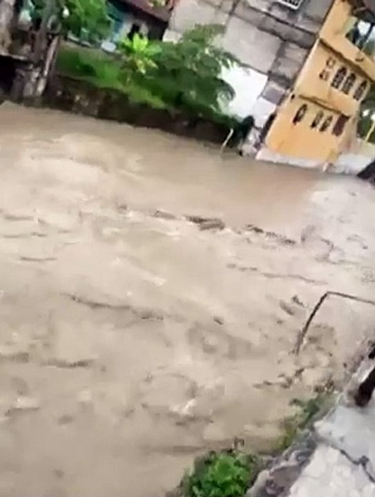 ¡Selfie pa´l susto! Se salva hombre de ahogarse en un río y se toma foto
