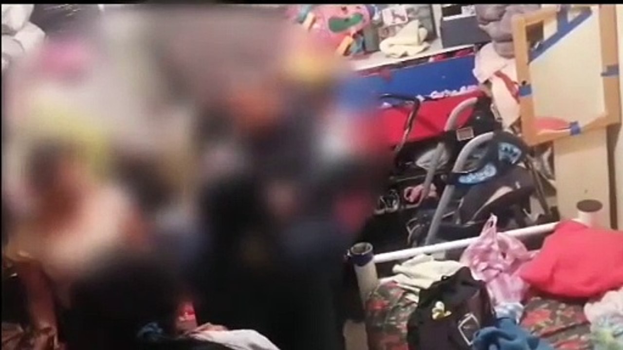 La hacen cigüeña policías estatales en Neza, asisten a mujer en labor de parto