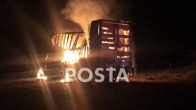 Incendio consume camión de carga en Mina