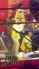 Zapatea vendedora de cerveza al ritmo de Carin León en Pa’l Norte