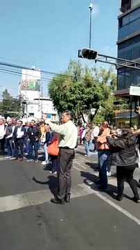 Bloquean vialidades trabajadores de SEDATU en Ciudad de México