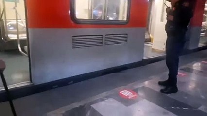 Evacúan estación Xola del Metro de la CDMX por corto circuito