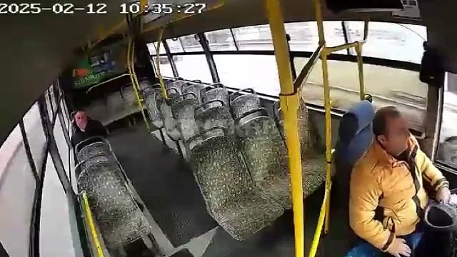 Özel Halk Otobüsü'nde korku dolu anlar: Şoför seyir halindeyken bayıldı