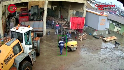 Tokat’ta fabrikanın çatısının çökme anı kameraya yansıdı