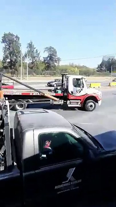 Se registra choque múltiple y volcadura en la avenida Eloy Cavazos en Guadalupe