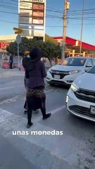 Conoce la historia de Andrea y su familia que pasará navidad bajo un semáforo de Escobedo