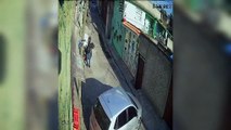 Roban vehículo en Naucalpan; nadie hace nada por la víctima (VIDEO)