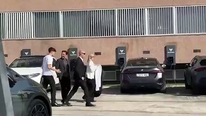 La anécdota más curiosa en la firma del primer contrato profesional de Pau Cubarsí: amor de madre