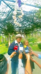 Morenito de fuego entrega anillo de compromiso en grabación de video