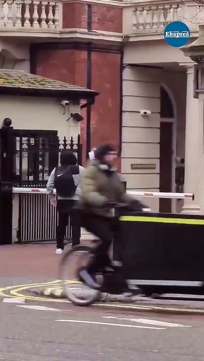 İngiltere’nin başkenti Londra'daki Türk Konsolosluğu önünde