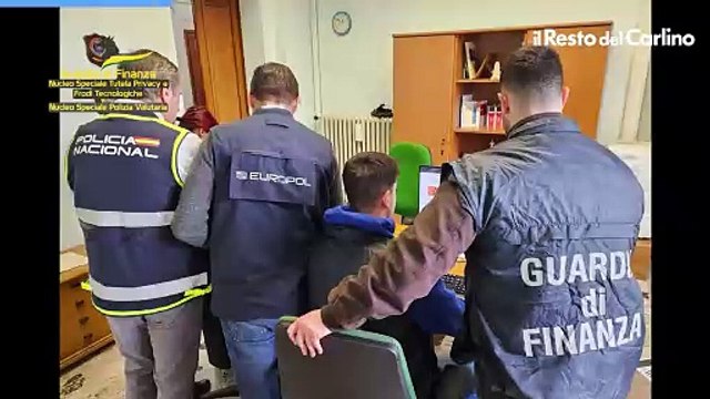 Soldi e documenti falsi, scoperta rete criminale sul dark web e su Telegram: il video