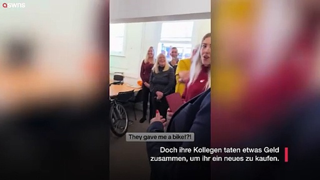 Kollegen kaufen ukrainischer Kollegin ein neues Fahrrad, nachdem ihres gestohlen wurde